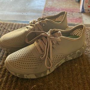 women’s crocs sneakers